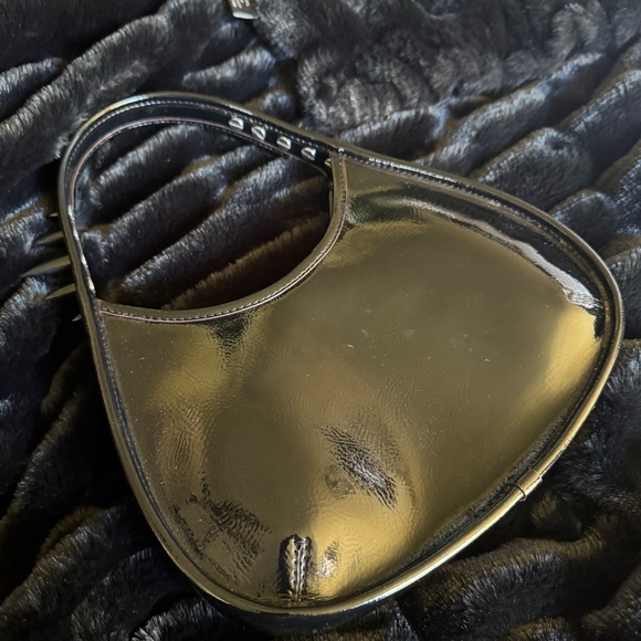 Hard to find and rare Coachtopia bag in crinkle patent leather with spikes - Picture 10 of 16